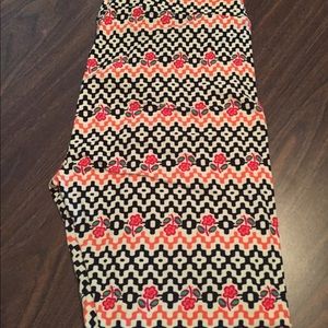 LulaRoe leggings - cream and black with flowers